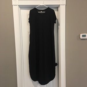 NWOT black short sleeve v-neck maxi dress